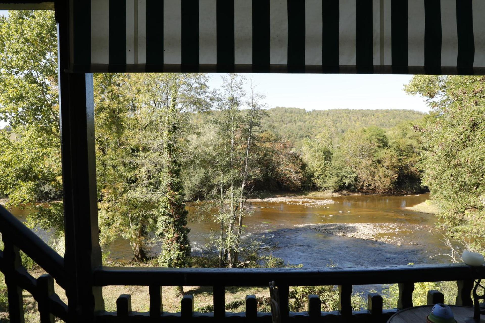 Hotel French Correze Moulin Bleu Saint-Pantaléon-de-Larche Exterior foto
