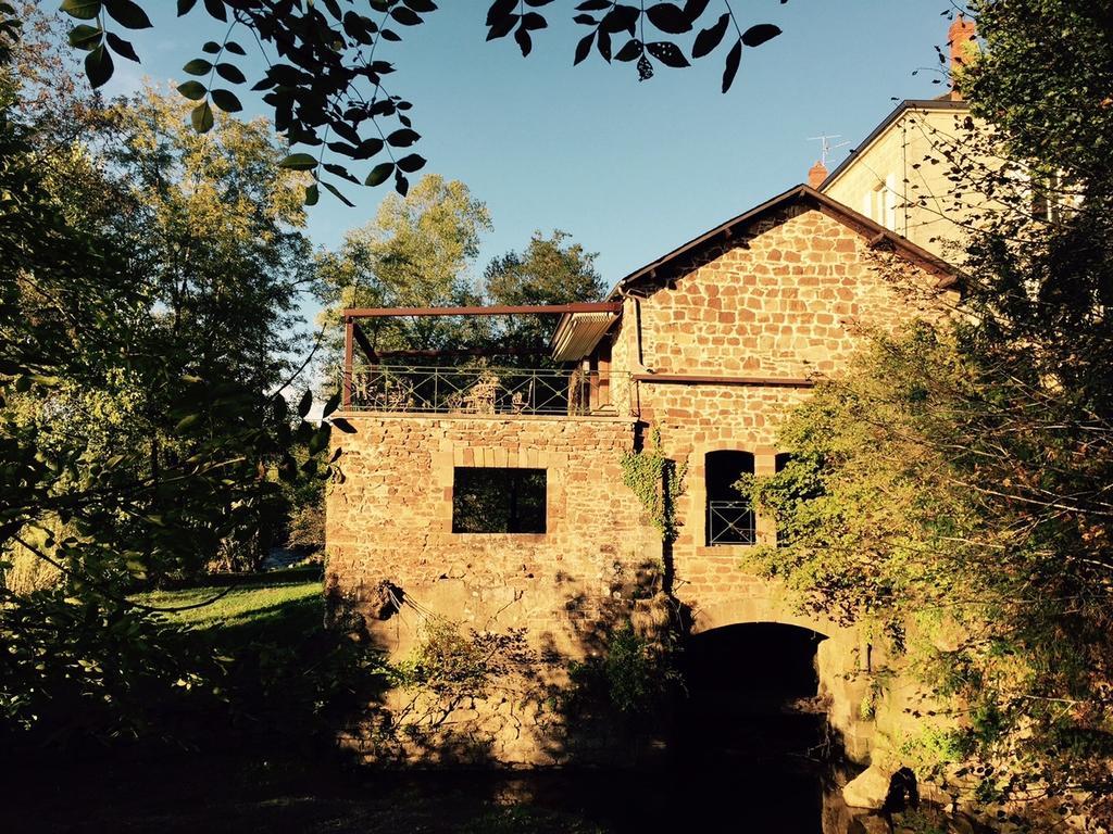 Hotel French Correze Moulin Bleu Saint-Pantaléon-de-Larche Exterior foto